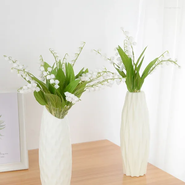 Fiori decorativi 6 pezzi artificiali campanule bianche fiori di giglio piante finte bouquet per feste di nozze decorazione vaso per soggiorno casa