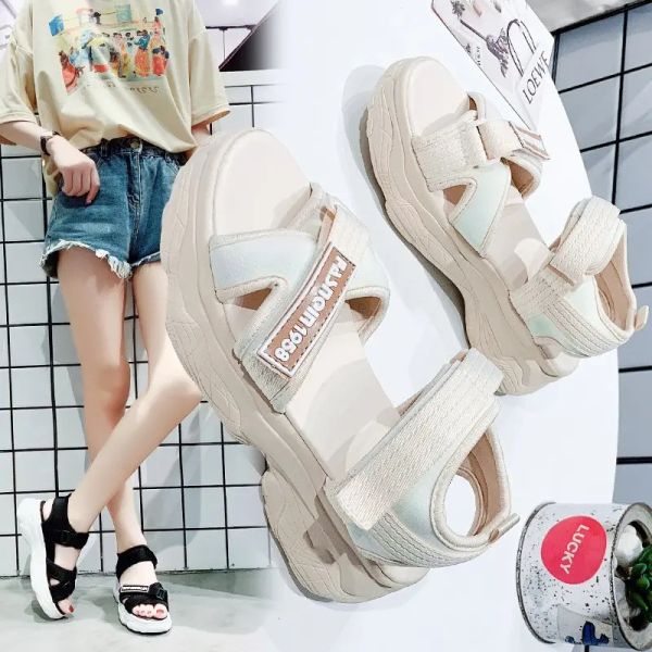 Sandalen Sommersports Sandalen Frauen Mode koreanische Wildplattform Schuhe Dicke Boden Erhöhen Ins Tide Schuhe Ladies Beach Schuhe