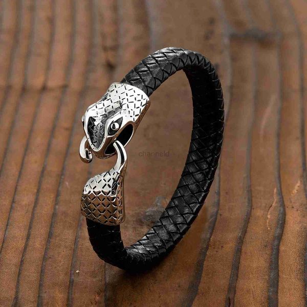 Braccialetto europeo e americano alla moda testa di serpente stile punk testa di lupo maschio braccialetto in acciaio inossidabile braccialetto in pelle gioielli 240319