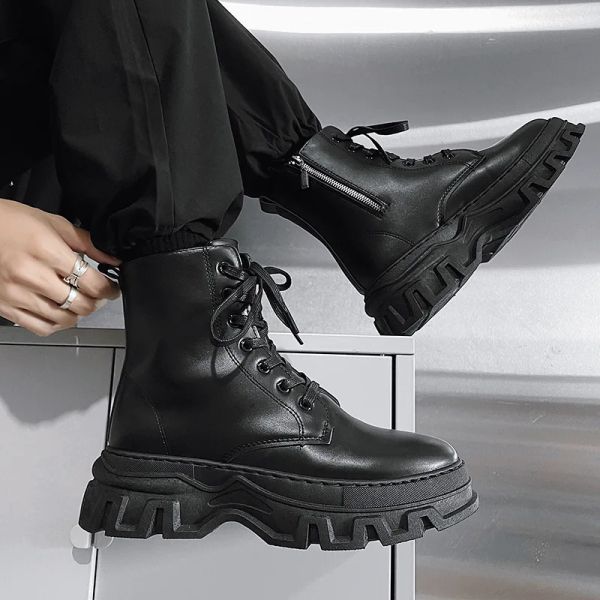 Botas homens de couro de couro para masculino renda à prova d'água na plataforma de tornozelo curta Men plataforma de moto de alto nível, botas de motocicleta