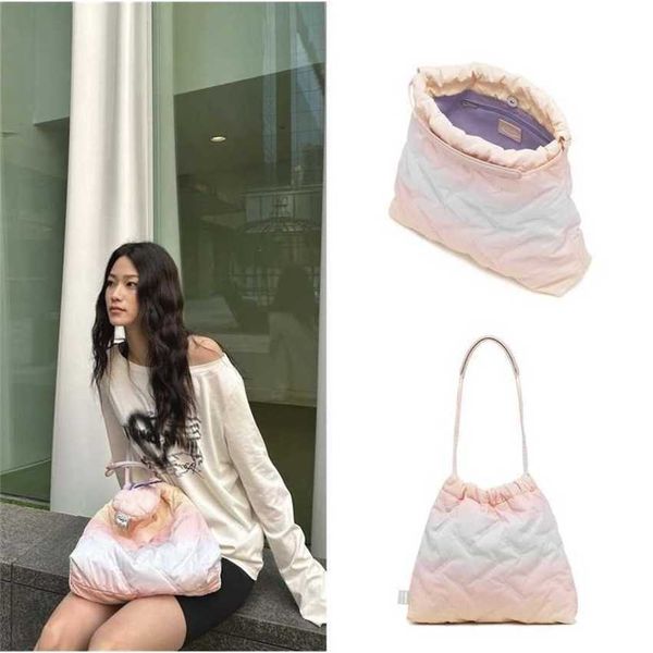 Şık omuz çantaları Korean One İşlemeli Crossbody Çanta Küçük Tasarım Bulutu Tatlı ve Moda Uzay Pamuklu Kadınlar Tasarımcı Çanta Tote 240311