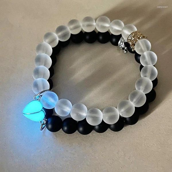 Strand 2 pçs artesanal coroa frisado encantos pulseira luminoso coração brilho no escuro casal para amante das mulheres dos homens presente fluorescente