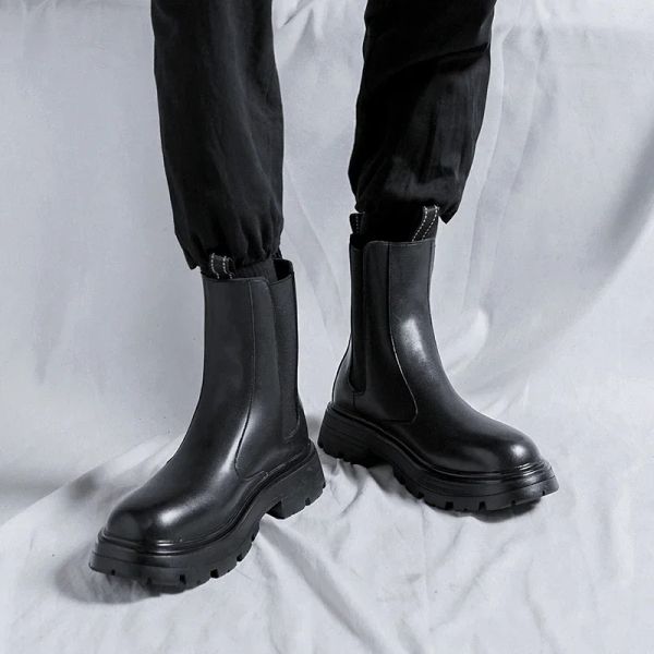Сапоги 2023 Горячая распродажа мужская обувь скользит на мужских сапогах зимние круглое пальцы с твердым хлопковым хлопковым теплым коротким бочкой средней каблуки водные модные ботинки