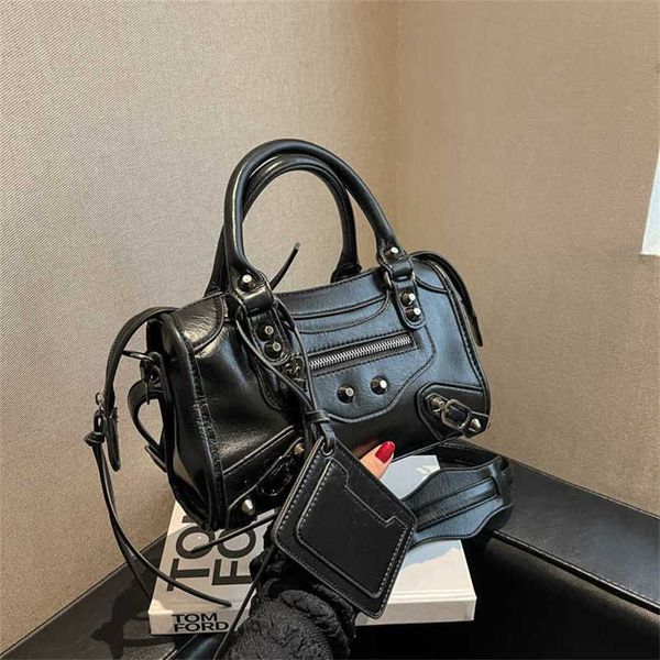 Borse a spalla Hip Borsa tote per le donne Borse firmate Borsa da moto Rivetto Cuscino Tendenza Borsa Pendolarismo Texture Crossbody 240311