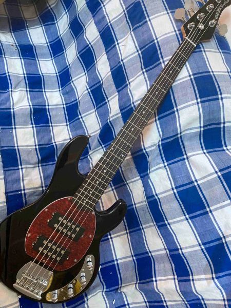 Guitar 5 String Music Man Stingray Musicman Active Pickups 9V Batterie Gitarre Elektrikgitarre auf Stock 151112