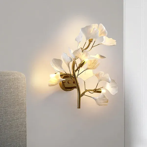 Lampada da parete Nordic Creative Foyer Corridoio Minimalista Camera da letto Comodino Luce Ginkgo Leaf Lusso Soggiorno Divano Sfondo