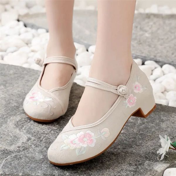 Сапоги китайские туфли с вышивкой женские высокие каблуки Cheongsam национальный стиль материнская обувь весна и осенние туфли в Пекине