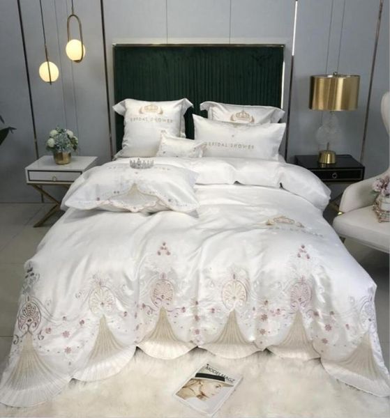 Set biancheria da letto jacquard europeo di lusso 4 pezzi Copriletto ricamato bianco Copripiumino principessa in cotone satinato setoso Copripiumino lenzuolo c8007200