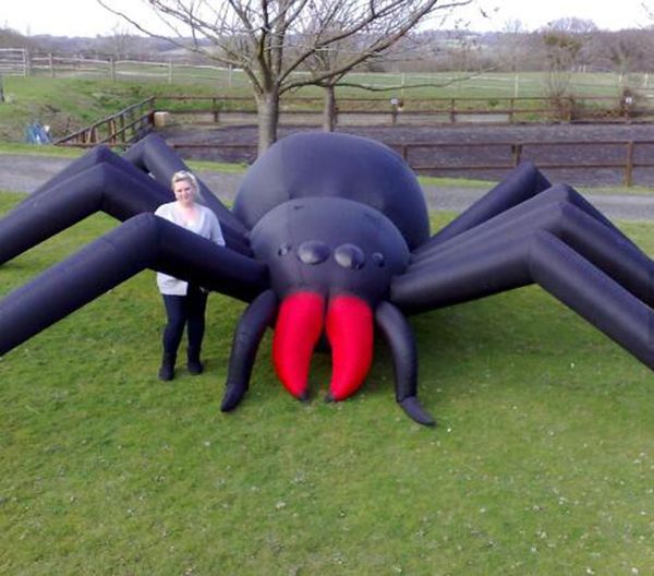 Promoção de Halloween ao ar livre personalizada 8 mW (26 pés) com ventilador inflável aranha preta no telhado brinquedos assombrados