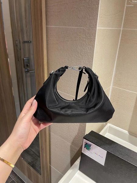 Сумки-тоут 2024, весенне-летний стиль, модная повседневная однотонная уличная сумка через плечо, нейлоновая ткань, женская ретро-черная сумка Undera