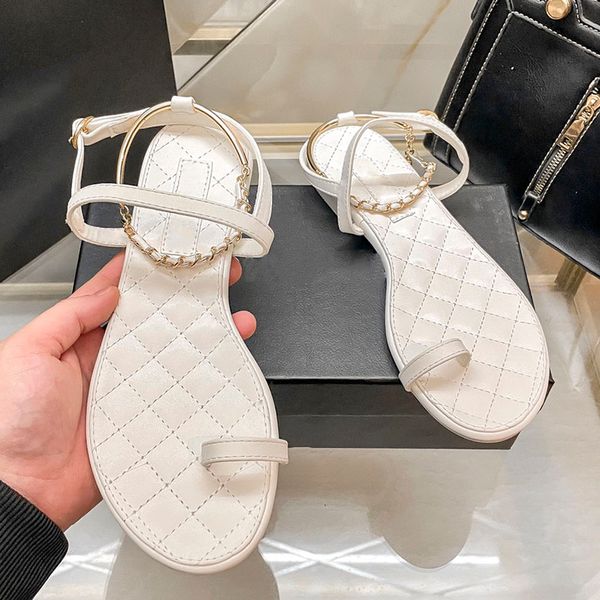 Damen-Tangas, Sandalen, Designer-Flip-Flops mit Kette, gesteppte Textur, Matelasse-Pantoletten, Sommer-Outdoor-Strandschuh, klassischer Freizeitschuh in Rosa, Pfirsich, Schwarz, Weiß