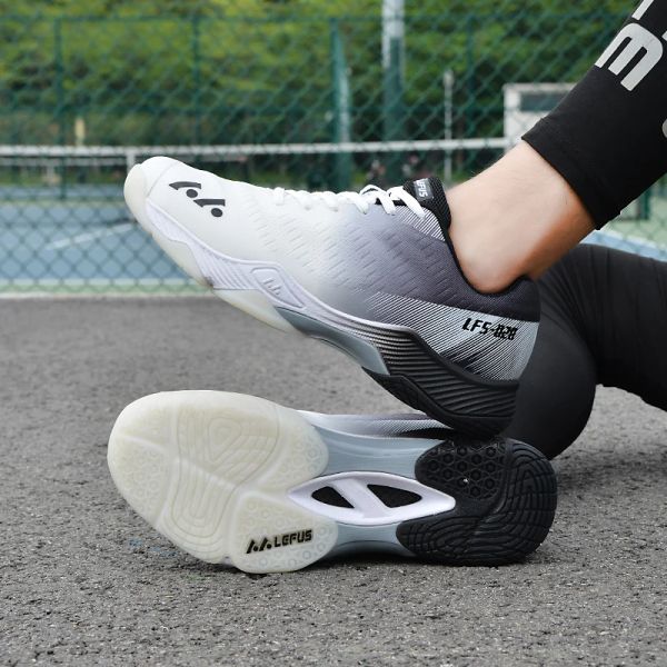 Бэдминтон Hot Men Professional Badminton Shoes Outdoor Anti Slip Tennis Those Удобные и дышащие обувь для бадминтона для мужчин