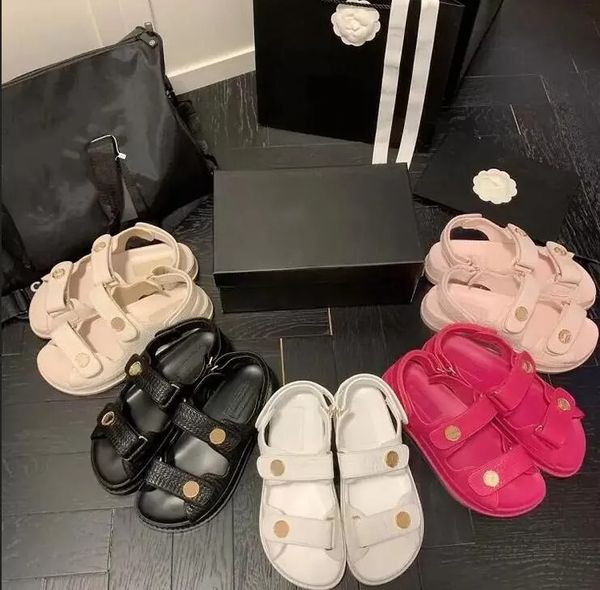 Tasarımcılar Buzağı Kadın Sandalet Kapitone Yaz Sandles Ayakkabı Platformu Daireler Düşük Topuk Kama Elmas Toka Sandal Kayma Üzerinde ayak bileği kayış plajı Shose Flip Flop