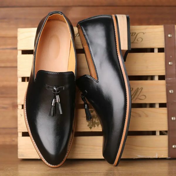 Stiefel Herren Leder Slip on Shoes Business Man Flat Classic Men Dress Schuhe Leder Italienische formelle Oxford Schuhe D1224