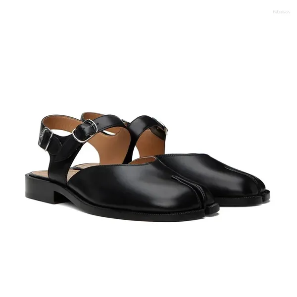 Sandálias masculinas pretas divididas, sapatos casuais de couro macio tabi mocassins com fivela no tornozelo, sapatos de verão para homens