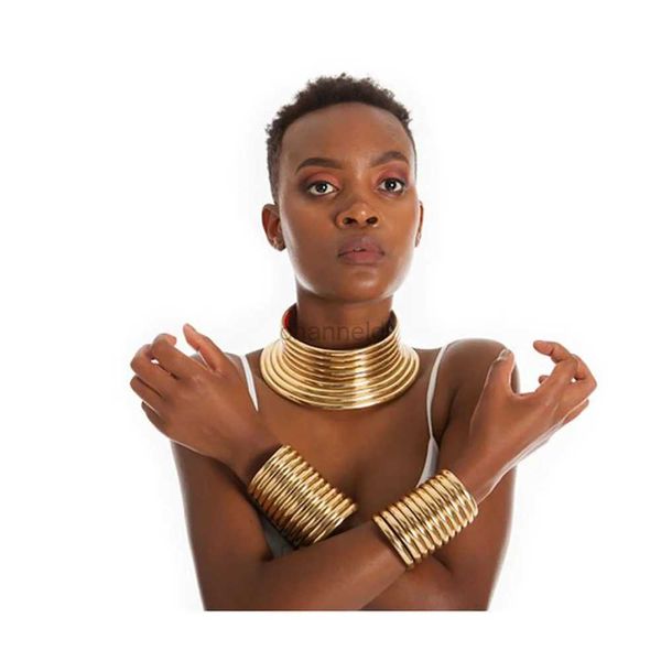Armreif, afrikanisches Stammes-Kragen-Armband-Set, übertriebene modische Damen-Halskette mit Persönlichkeit, Kunststoff-Schmuckzubehör mit Bild auf dem Laufsteg 240319