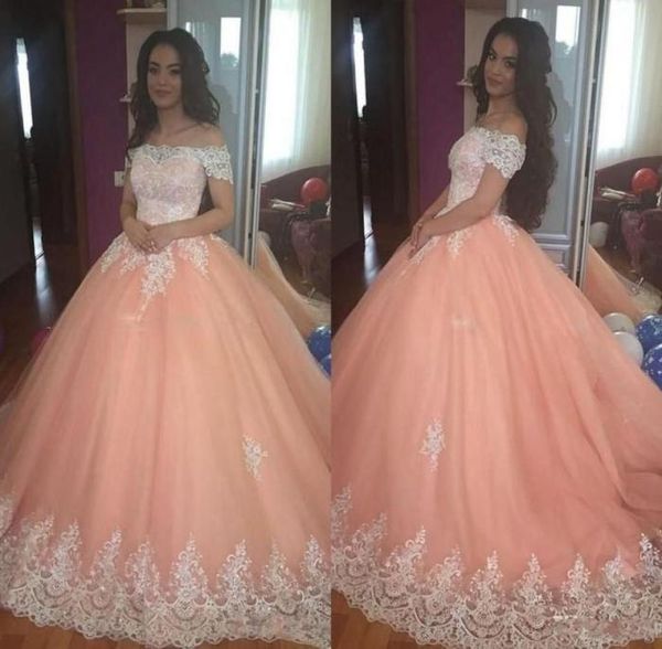 Pfirsichfarbenes Sweet-16-Quinceanera-Kleid, sexy, schulterfrei, kurze Ärmel, Ballkleid, Abendkleid mit appliziertem Korsett, flauschig, 2020, Vestidos 9843536