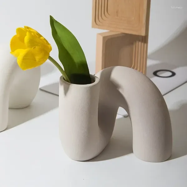 Vasi Vaso in ceramica Tubo attorcigliato Disposizione di fiori irregolari Ornamento rotondo fatto a mano Bianco Creativo secco
