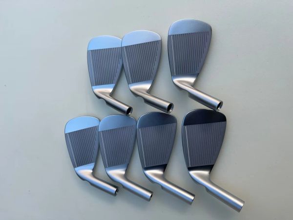 Club 7 pezzi Brand New 525 Set di ferro 525 Ferri da golf Mazze da golf 59UW R/S/SR Flex acciaio/albero in grafite assemblare con coperchio della testa