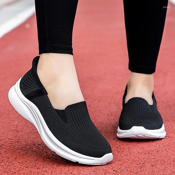 Sapatos de caminhada femininos fitness leve malha mocassim esportes de verão ao ar livre confortáveis apartamentos respirável tênis tamanho grande 35-41 sandálias