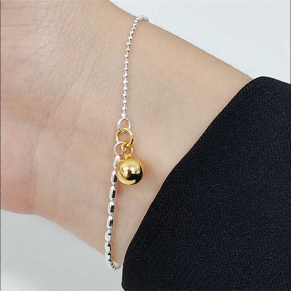 Fashion Design Charm-Armbänder Silver Sen S925 Silber Olive Bead Chain Kontrastarmband mit minimalistischem und elegantem Stil Einzigartiges Design Glocke hängend asymmetrisch Br