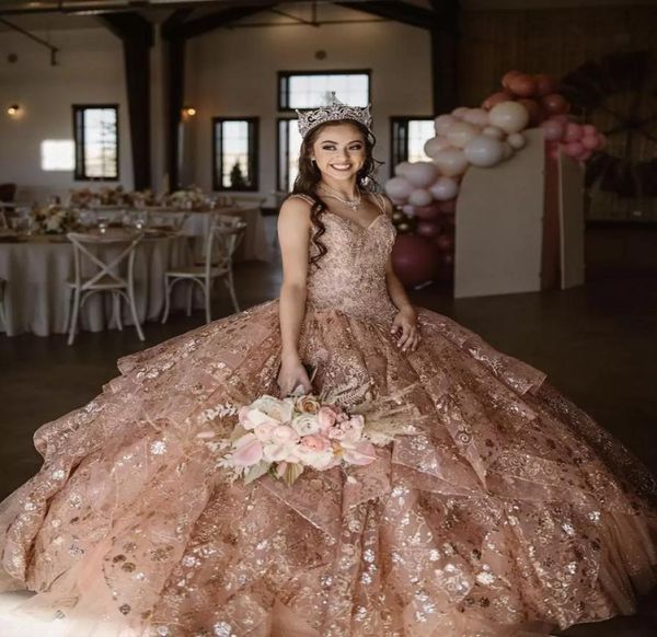 Sexy Roségold Bling glitzerndes Quinceanera-Kleid mit voller Spitze, Ballkleid, herzförmiger Kristall, Perlen, Korsett-Rückseite, Rüschen, abgestuft, Sweet 16 7866023