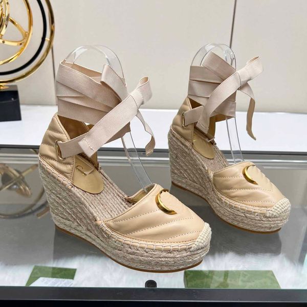 Designer-Sandalen für Damen, Keilabsatz, Plateau-Absatz, Matelasse-Espadrille, dicke Sohle, Lafite, dekorativer Knöchel-Schnürriemen aus echtem Leder, hochwertige Markenschuhe 247