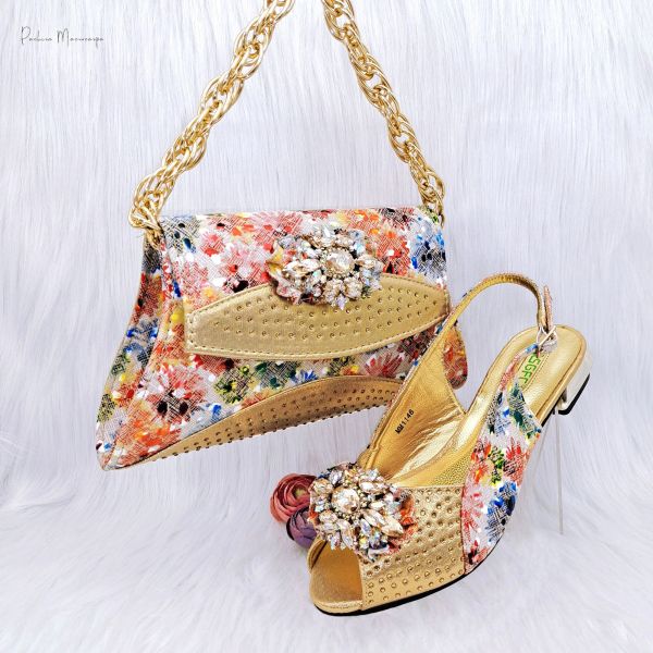 Pompe PM Nuovo colore in oro Peep TOE Design italiano Scarpe da donna Set da donna per le scarpe e la borsa per donne di tutti i banchetti