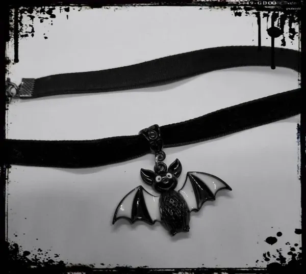 Gargantilha gótica fashion fofa preta e branca bebê morcego colar de veludo pingente colar presentes de Halloween para mulheres