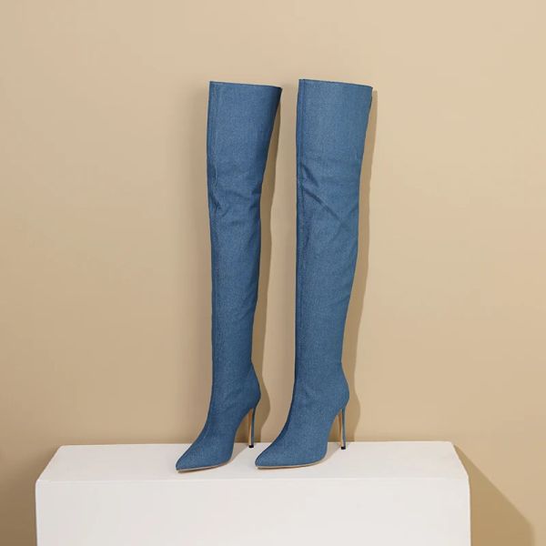 Botas de tamanho grande material de jeans traseiro zíper feminino sobre as botas de joelho pontudo