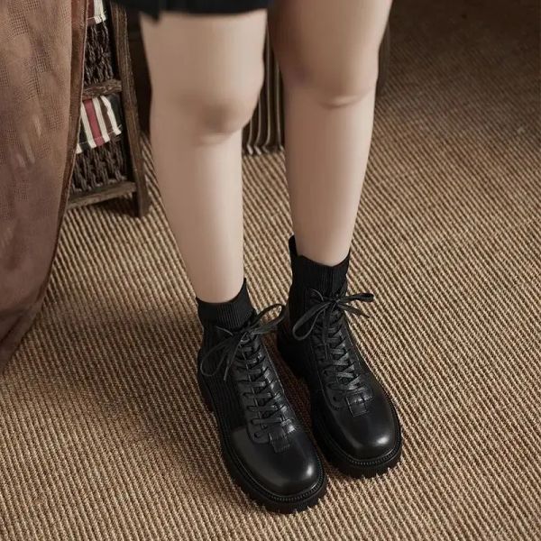 Stiefel Stiefel Schnürung Socken Schwarze weibliche Knöchelstiefel Punkstil Schuhkämpfe mit Schnürsenkeln Kurzer Schuhe für Frauen Mode 2023 New Rock