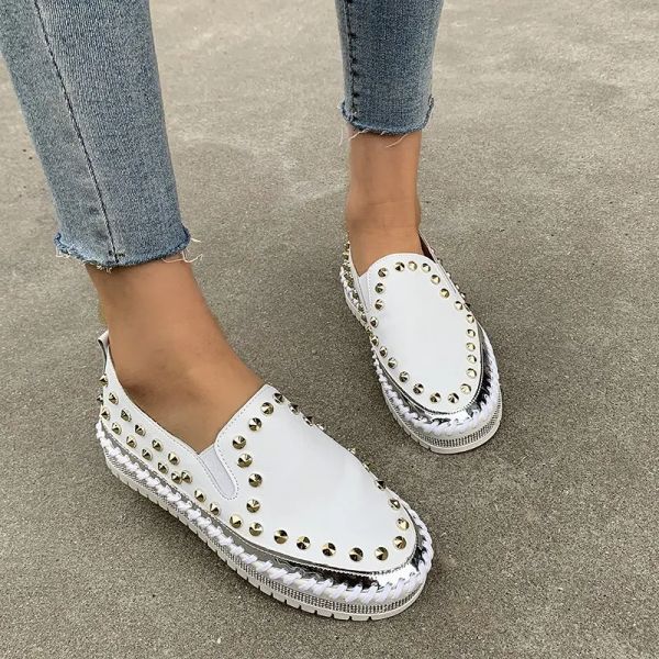 Schuhe Frauen Plattform Flats Schuhe lässige Stätte Wohnungen Luxusmarke Nietschläge Unisex Schuhe auf große Größe 41 42 43 Spikes besetzt