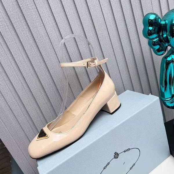 Orijinal Modeller P-DA Lüks Tasarımcı Marka Sandalet 2024 Son Moda Kadınlar Orijinal Deri Sığ Ağız Yüksek Topuklu Sandal Elbise Mju00001