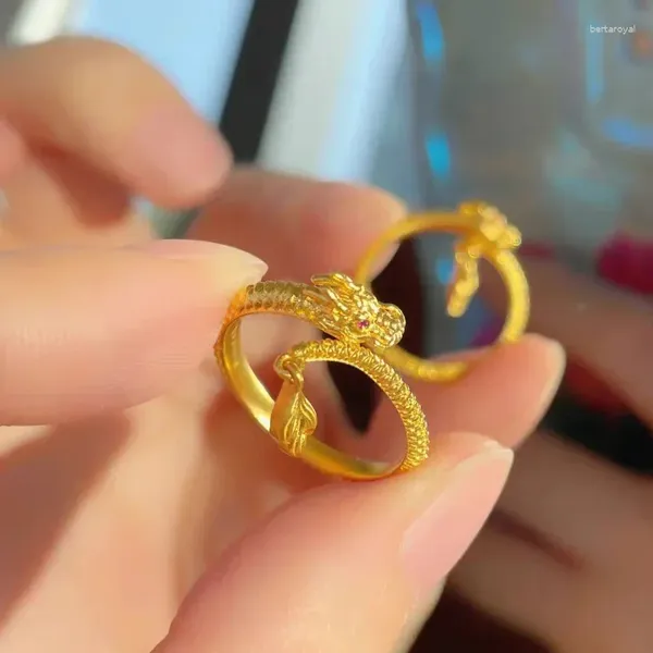 Cluster Rings NY China-Chic Divine Dragon Swinging Tail Ring zeigt die Begegnung des chinesischen Drachens und verzaubert ein kleines Publikum