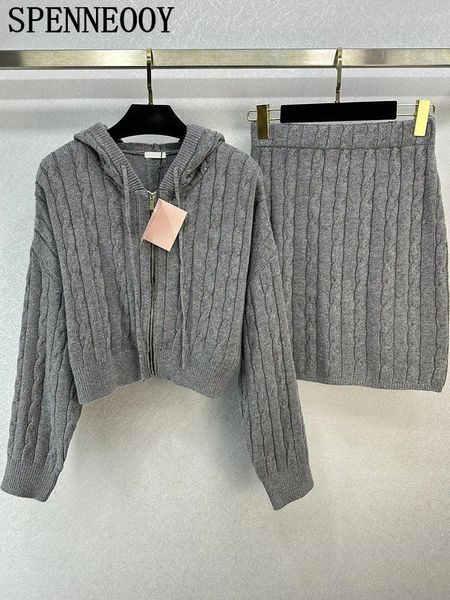 Abiti da lavoro SPENNEOOY Sfilata di moda Autunno Grigio scuro Mezza gonna Abito da donna con coulisse con cappuccio Cardigan a maniche lunghe allentato Matita sottile