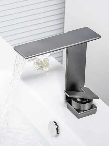 Rubinetti per lavabo da bagno Rubinetto da appoggio per lavabo Oro Nero Miscelatore freddo Rubinetto per acqua Ciotola Presa a cascata Accessori Rame