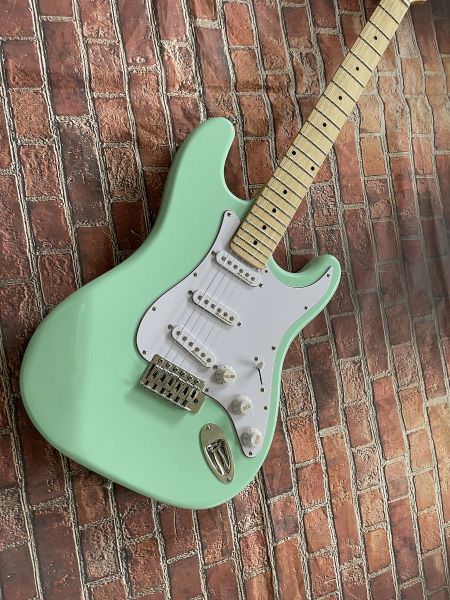 Gitarre: Grüner Klavierkorpus, einzelner Pickup, Ahorngriffbrett, Neueröffnung, supergünstiger Preis, E-Gitarre