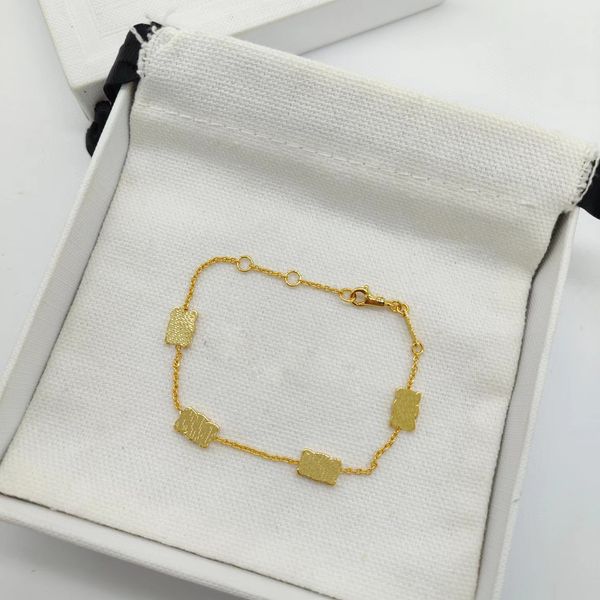 Bracciale femminile Nuovo design del braccialetto caldo 18K Donne Ragazze Festa di nozze Braccialetti con ciondoli Gioielli Regalo Lettera Stampata Designer di gioielli per le donne