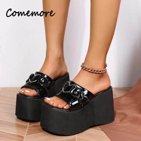 Sandálias Comemore 2023 Plataforma de cunha de novos chinelos femininos Trendy Heels High Sapatos Mulheres Metal Sandálias Slipper de sola grossa verão verão