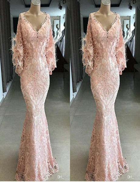 Yousef Aljasmi 2020 Vestidos de noite com decote em V rendas apliques de penas rosa sereia vestidos de baile mangas compridas trem de varredura especial Occasio8915046