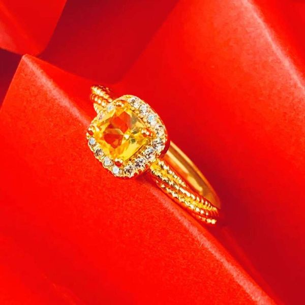 Anello in stile Instagram con piccolo diamante di cristallo giallo zucchero placcato oro e rame con design di nicchia femminile