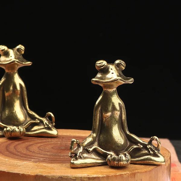 Ornamenti di rana in meditazione in rame Ottone vintage Sedersi in meditazione Statua in bronzo Tea Pet Figurine Porta incenso Decorazione da scrivania 240314