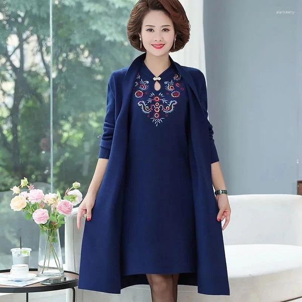 Lässige Kleider Frauen Herbst Langarm Strickkleid Jacke 2024 Winter Western-Stil Mutter Cheongsam Pullover Zweiteiliger Anzug A832