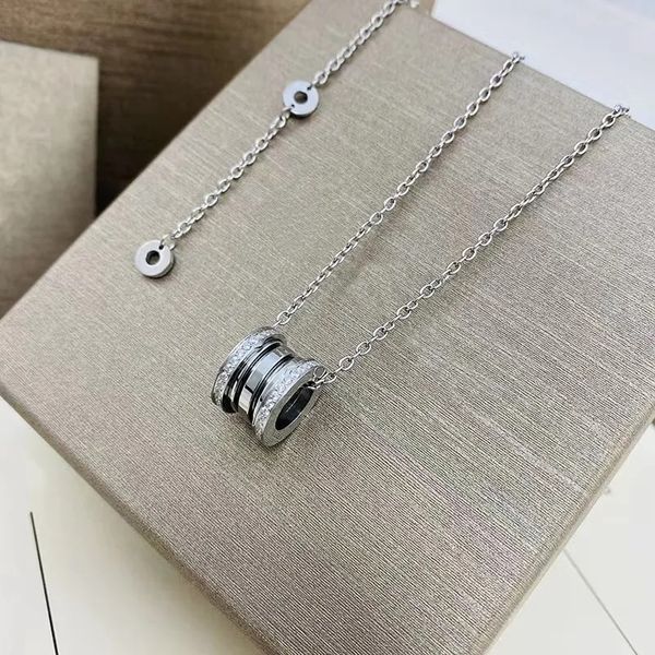 Designer-Halskette, modische Boutique, mehrfarbige Auswahl für Damen-Halsketten, luxuriöser Hochzeitsschmuck, Anhänger, Halsketten, modischer Schmuck, Geschenke