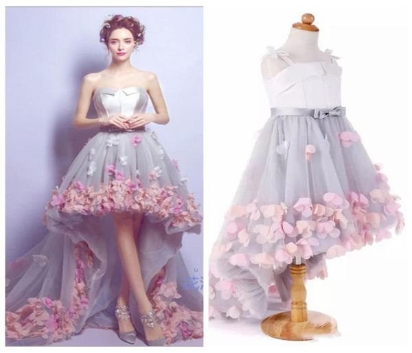 Gerçek POS Yüksek Düşük Balo Elbiseleri 3D Çiçekler Süslü Prenses Anne ve Kızı Eşleşen Parti Gowns Özel Çiçek Gir5540191