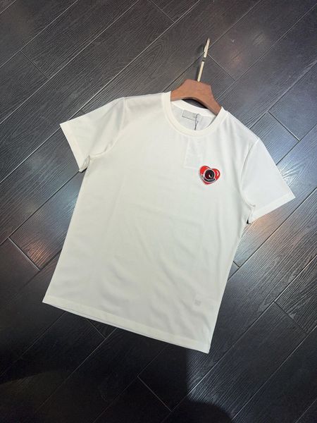 2024 Yeni Kalp Deseni Kısa Kollu Tişört Yaz Erkekler Tasarımcıları Tişörtler Gevşek Büyük Boy Tees Giyim Moda Üstleri Mans Rahat Göğüs Mektubu Gömlek Luxury Street Şüpheler