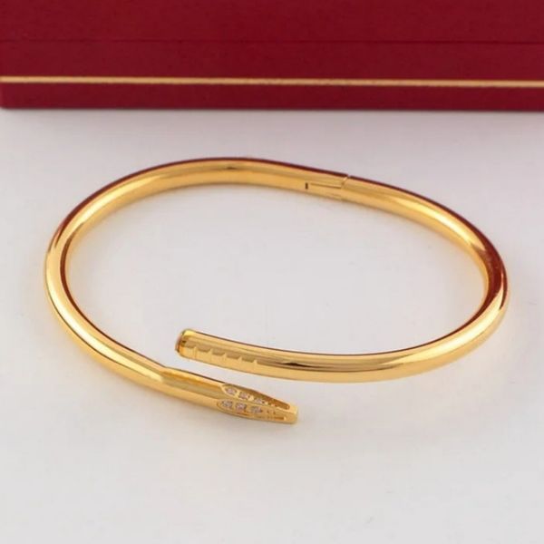 Bracciale per unghie moda Donna Uomo Bracciale rigido Bracciale in acciaio al titanio con zircone Placcato oro 18 carati Bracciale per unghie impermeabile Gioielli Miglior regalo per bracciali per donne e ragazze