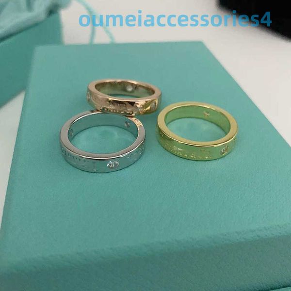 2024 Designer de luxo marca jóias banda anéis s925 prata casal par três simples versátil masculino e feminino anel de casamento presente do dia dos namorados