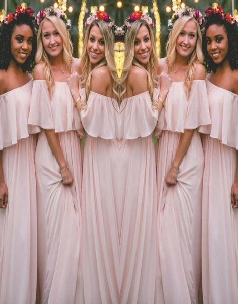 Neueste Blush Pink BohemianStyle Brautjungfernkleider Sexy Rüschen Off Shoulder Chiffon Lange Ballkleider Günstiges hübsches Partykleid Fo6549383