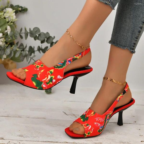 Sandalen 2024 Sommer Mode Chinesischen Stil Karree Sexy Stiletto Ferse Floral Hohl Bequeme frauen High Heels